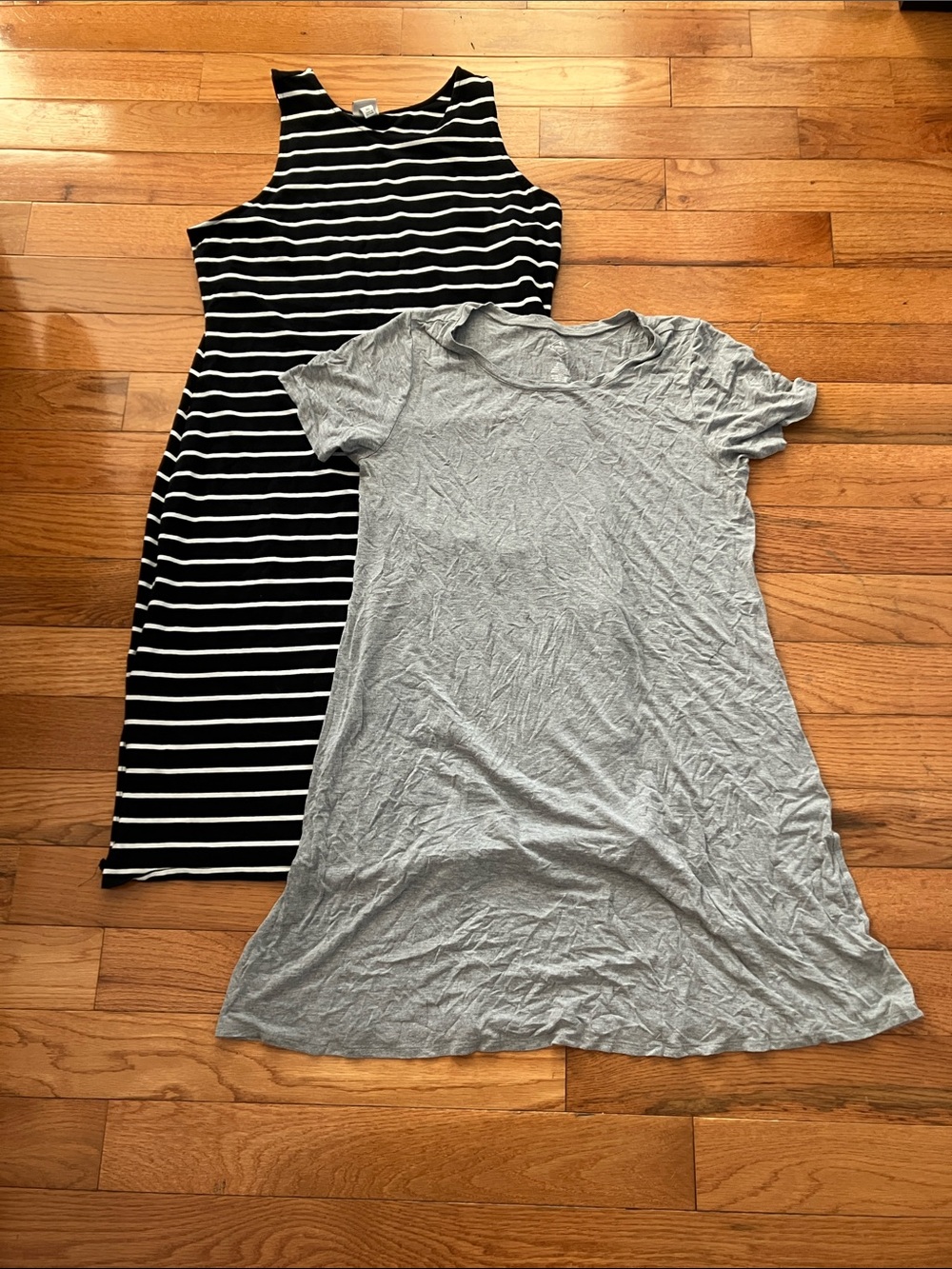 Bundle of 2 Dresses - L/XL - Gray Tshirt and Sleeveless Black and White